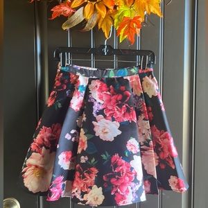 B DARLIN HOMECOMING PROM Floral Skirt worn 1time in perfect condition Size 1-2